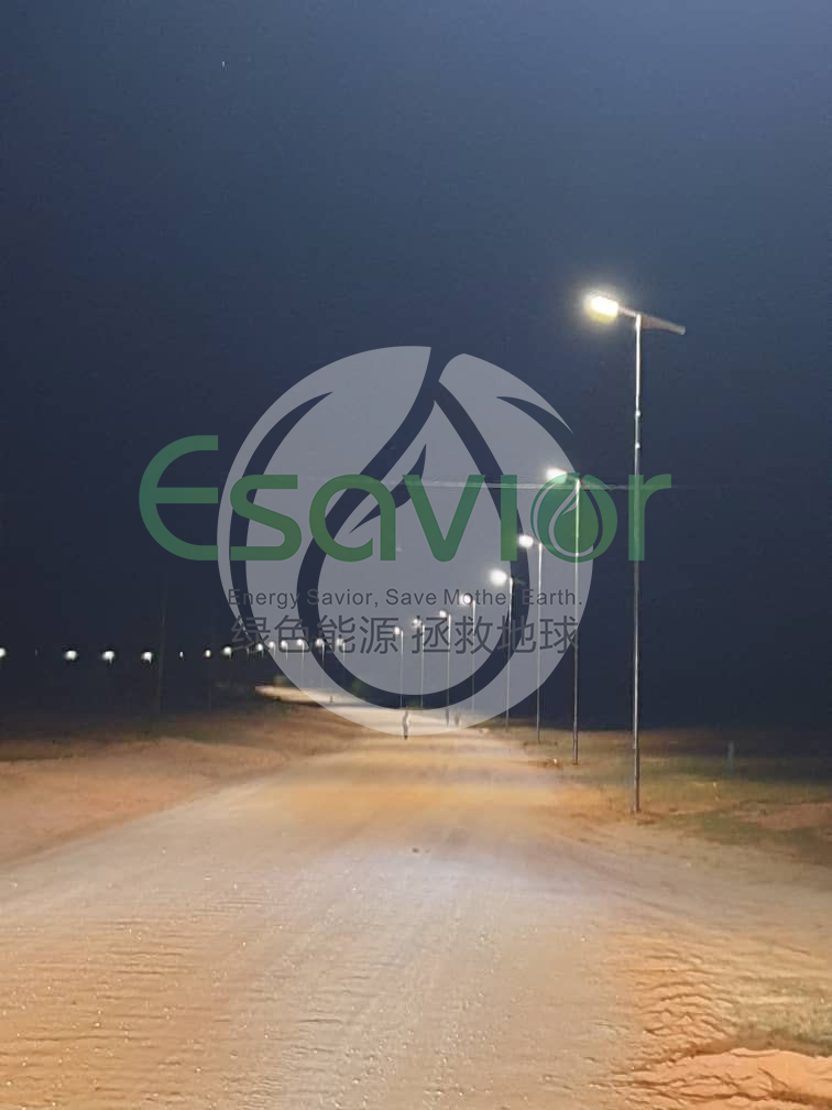 180000 Lamp Lumen LED Solar Street Light with Smart Iot CCTV System