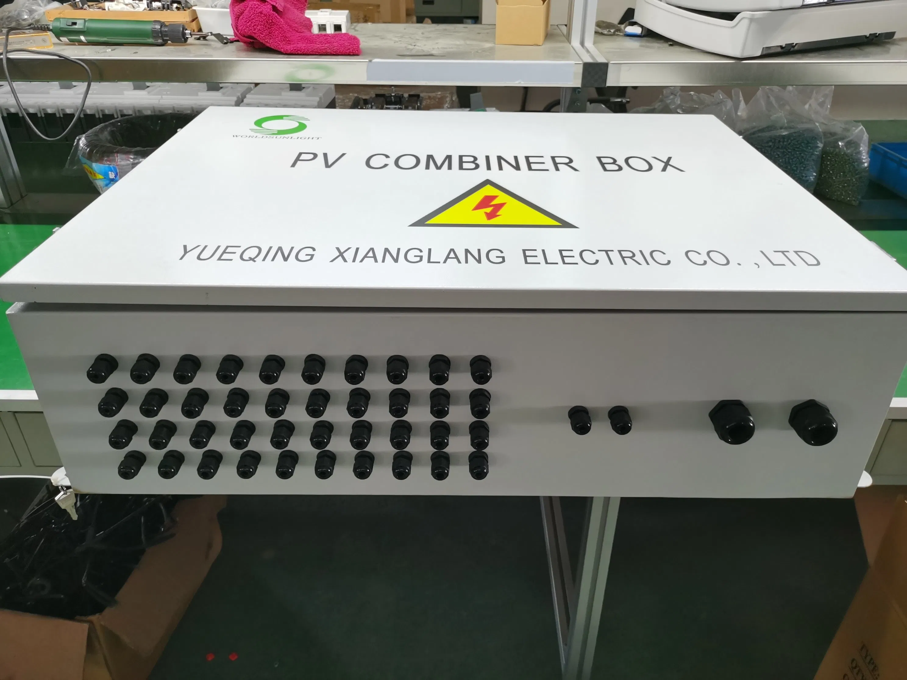 Wsdb-PV20/1 PV Combiner Box DC 20 in 1 out 20 String 1000V PV Array Combiner Box for Solar Panel Power System Battery System with Diode and Monitoring