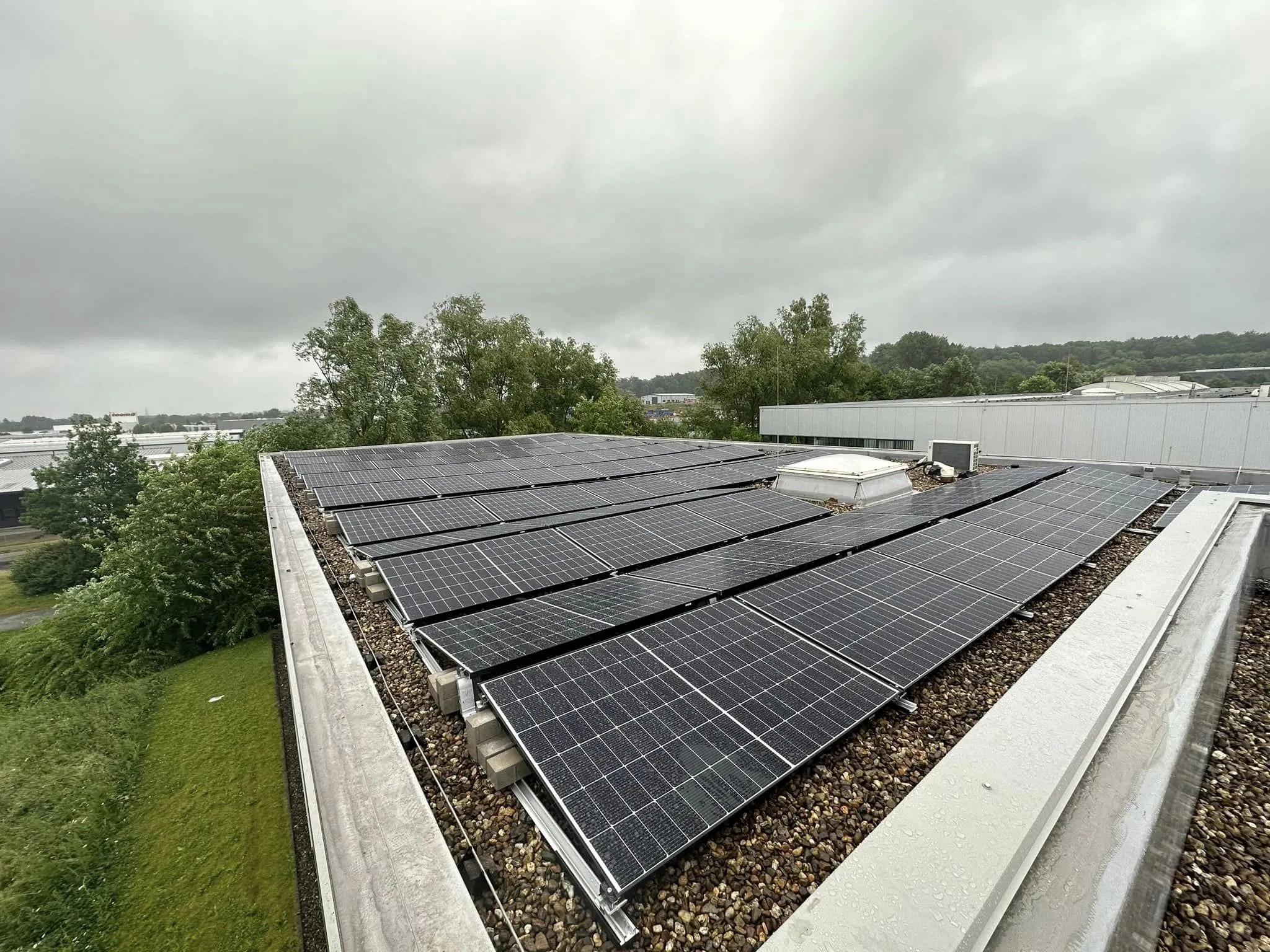 Advanced Household Solar Power System with MPPT Controller for Grid-Tied Applications