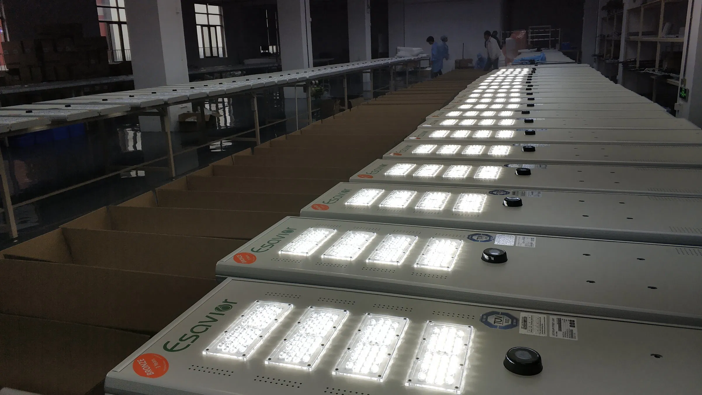 Esavior 5W-200W Integrated All in One LED Solar System Lighting Lamp Outdoor Street Garden Light with Smart Iot &amp; CCTV Camera with Ce RoHS TUV