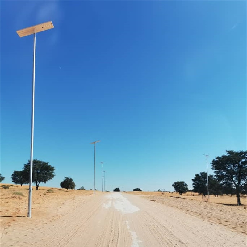 180000 Lamp Lumen LED Solar Street Light with Smart Iot CCTV System