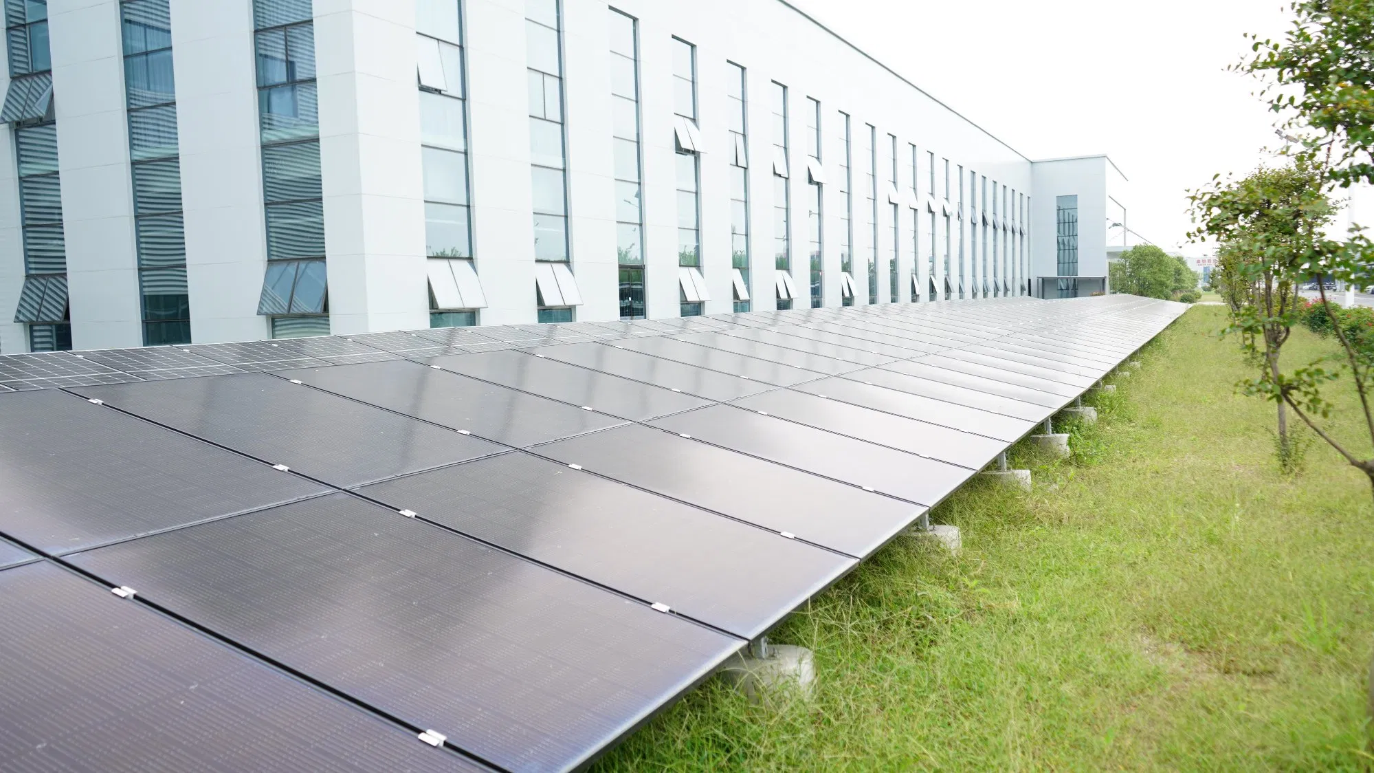 Complete Grid-Tied Solar Power System with Energy Storage