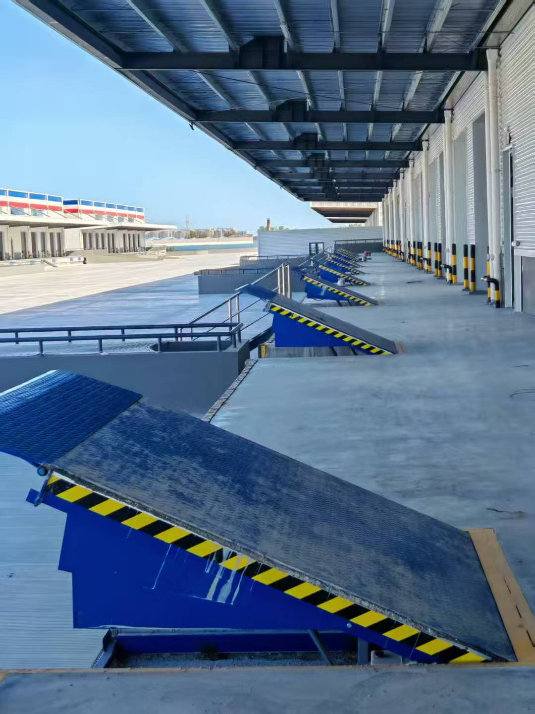 Loading Unloading Equipment Container Loading Dock Ramp Leveler Lift Table
