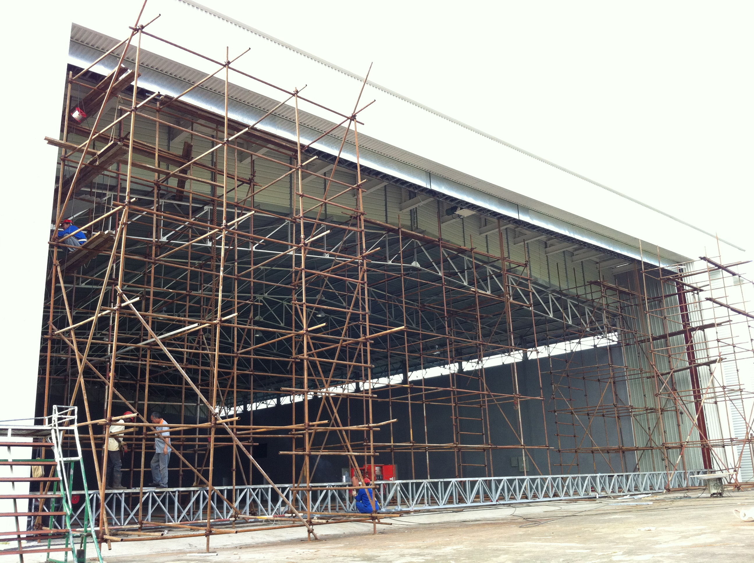 Large Scale Hangar Door System