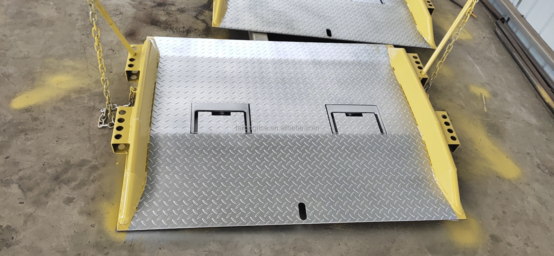 Steel Loading Dock Container Ramp With Handle/Loading Dock Equipment Heavy Duty Steel Truck Dock Board