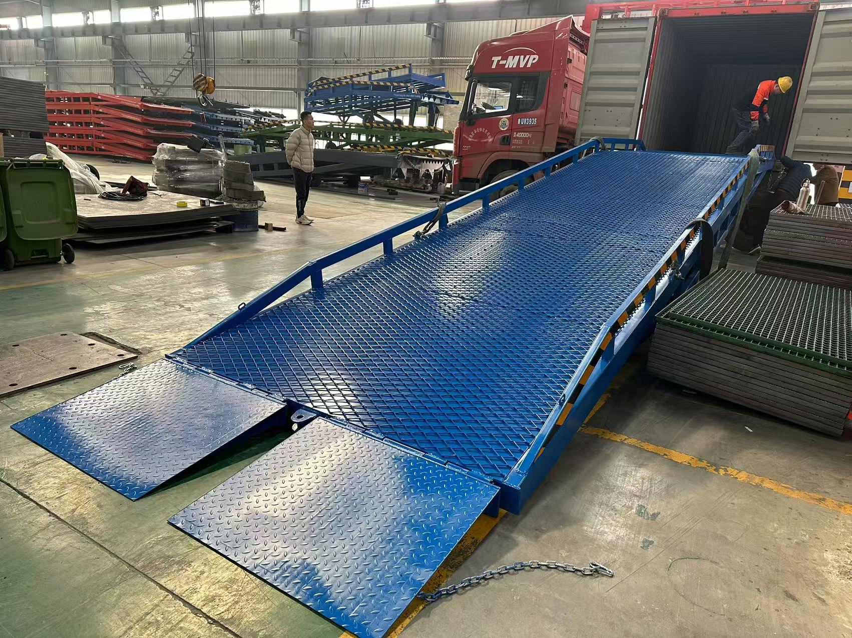 Heavy Duty Steel Loading Dock Ramp for Container Loading Cargo &amp; Storage Equipment Parts Factory Outlet