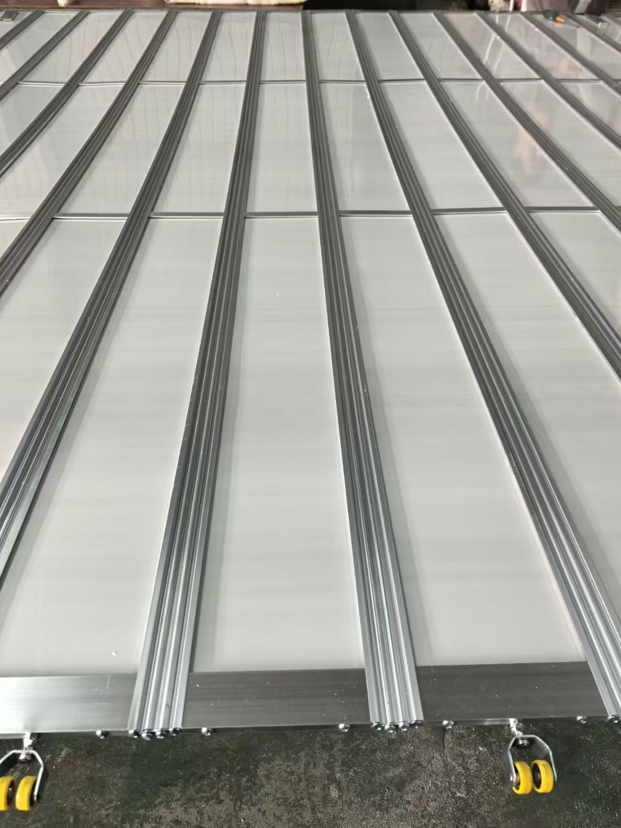 Transparent-roller-shutter-door 2025 Roller Shutter Doors Commercial Transparent PC Material Transparent Roller Shutter Doors