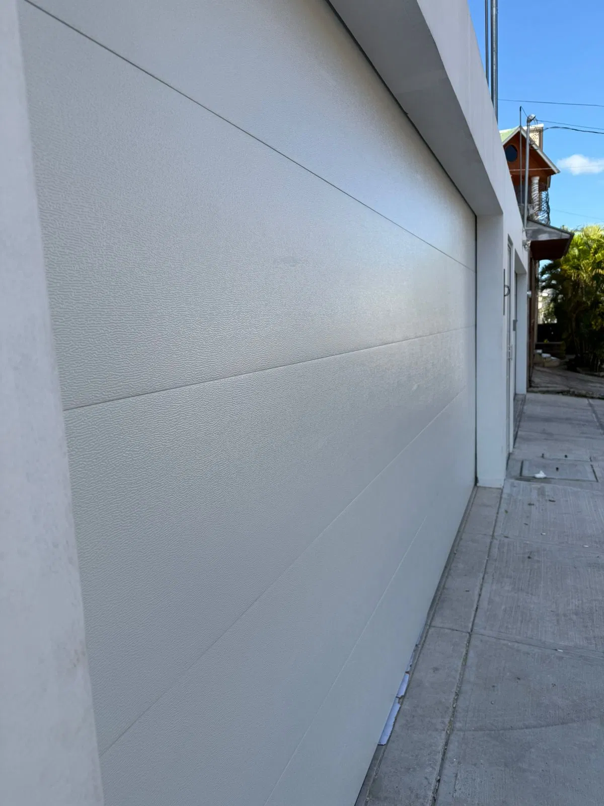 Excellent Quality Insulated Residential Garage Door Made on Fully Automatic Production Line