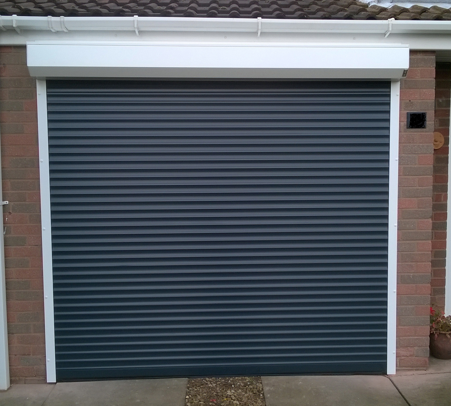 Automatic Stainless Steel Rolling Roll-up Security Garage Doors Windproof Feature Finished Aluminum Roller Shutter Door