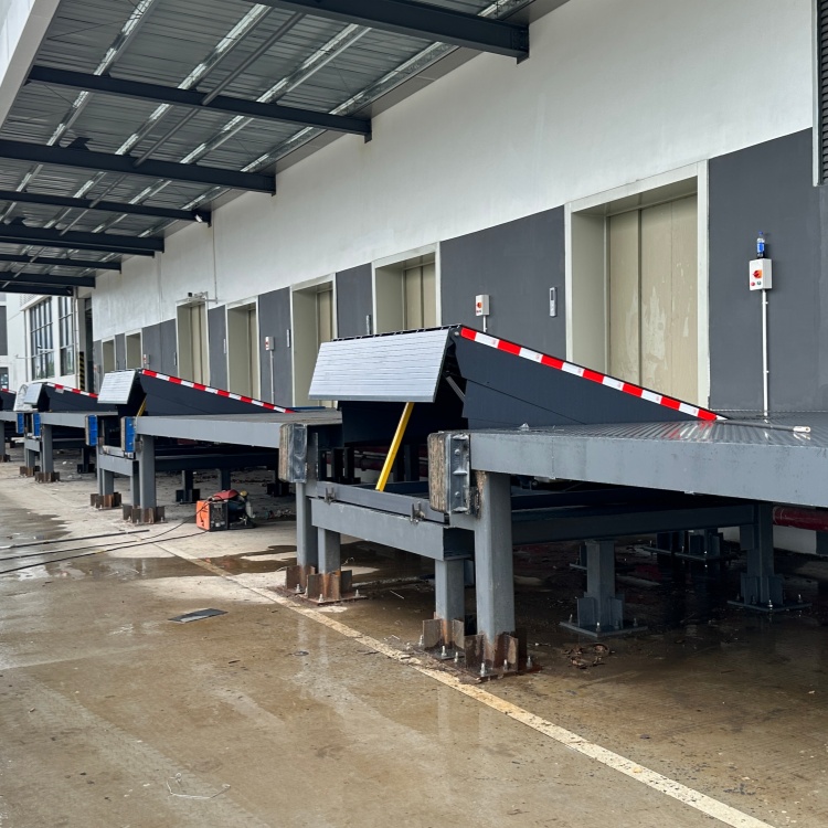 No Pit Required Heavy Duty Hydraulic Dock Leveler Steel Structure Warehouse Loading Dock Equipment for Truck &amp; Container
