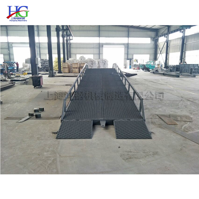 Mobile Docking Bridge Cargo Handling Auxiliary Equipment Loading Dock Ramps