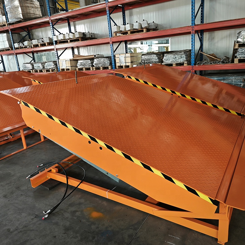 Portable Foldable Steel Loading Dock Platform with Adjustable Height for Van Truck &amp; Container Unloading