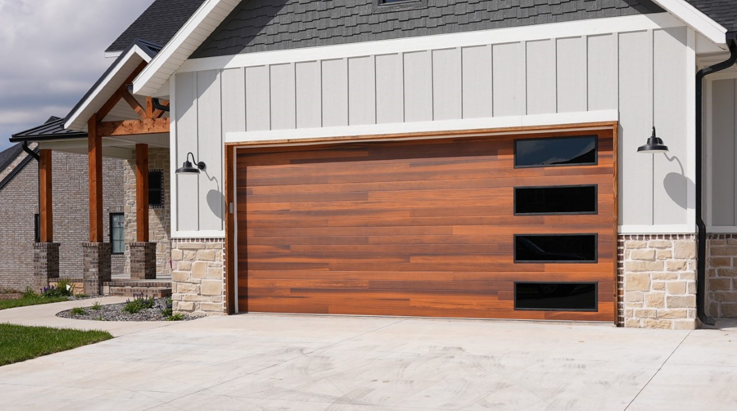 Modern Design Style Steel Overhead Sectional Garage Door Thermal Insulation Logistic System for Home Use Finished Surface