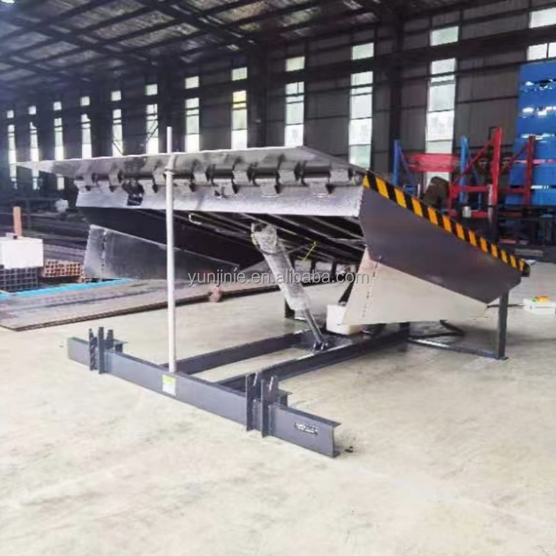 Heavy Duty Unloading Dock Platform With Dock Leveler Electric Hydraulic 22000LBS Cargo Loading Platform for Trucks