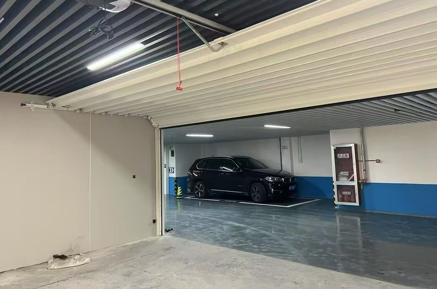 China Overhead Sectional Garage Door Logistic System Use Suppliers Factory Transparent Sliding Garage Doors