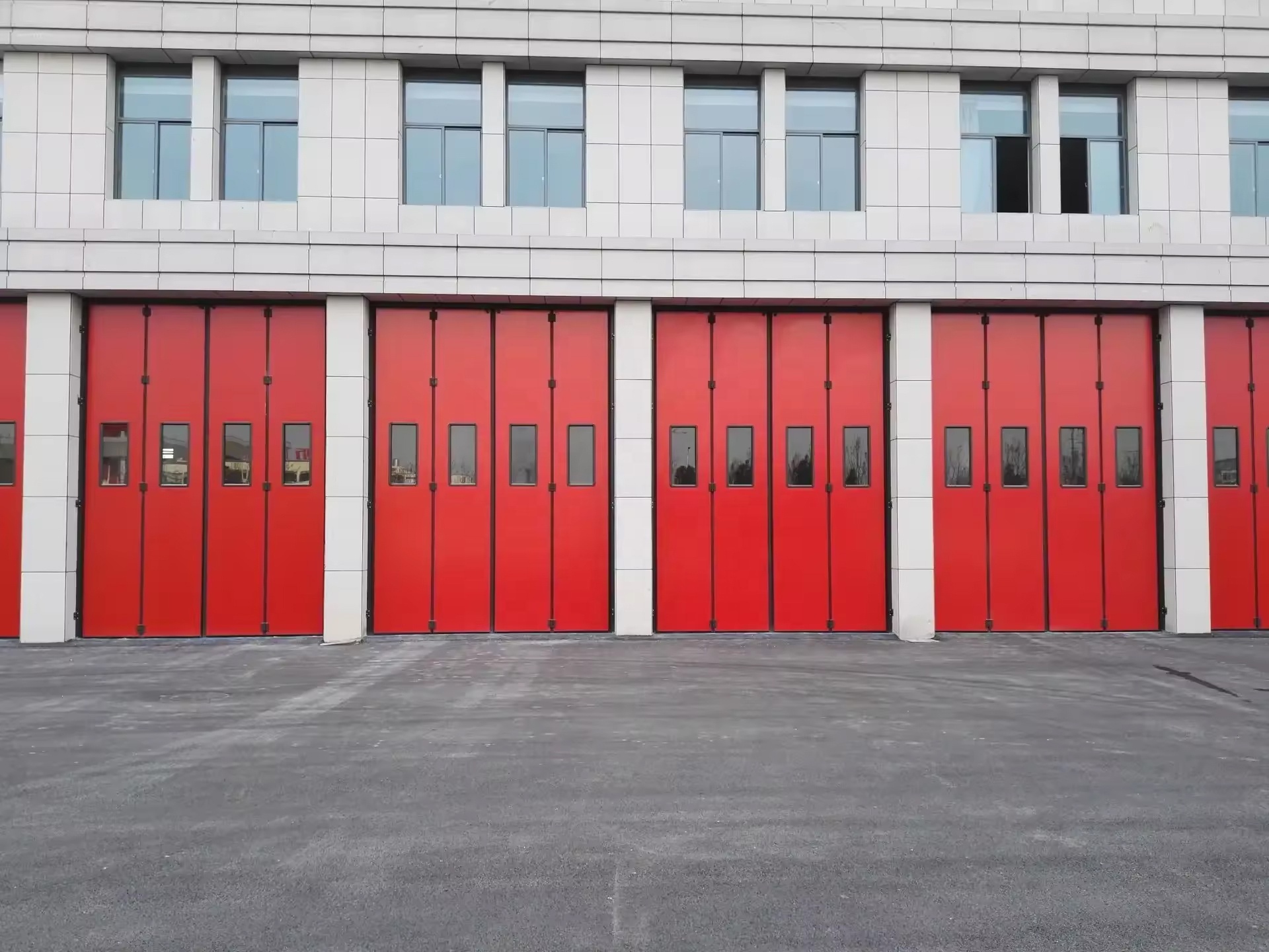 Factory Direct Hot Selling Automatic Industrial Sliding Workshop Large Folding Hangar Door Prices