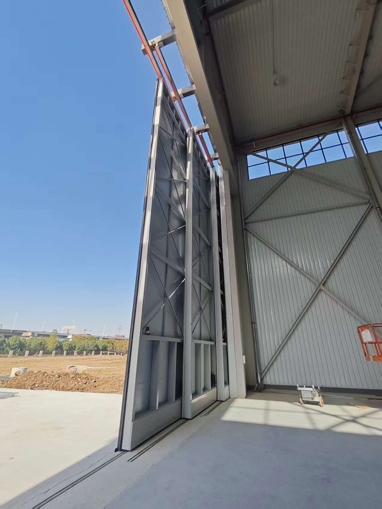Insulated Bi-hinged Hangar Door Detail 1