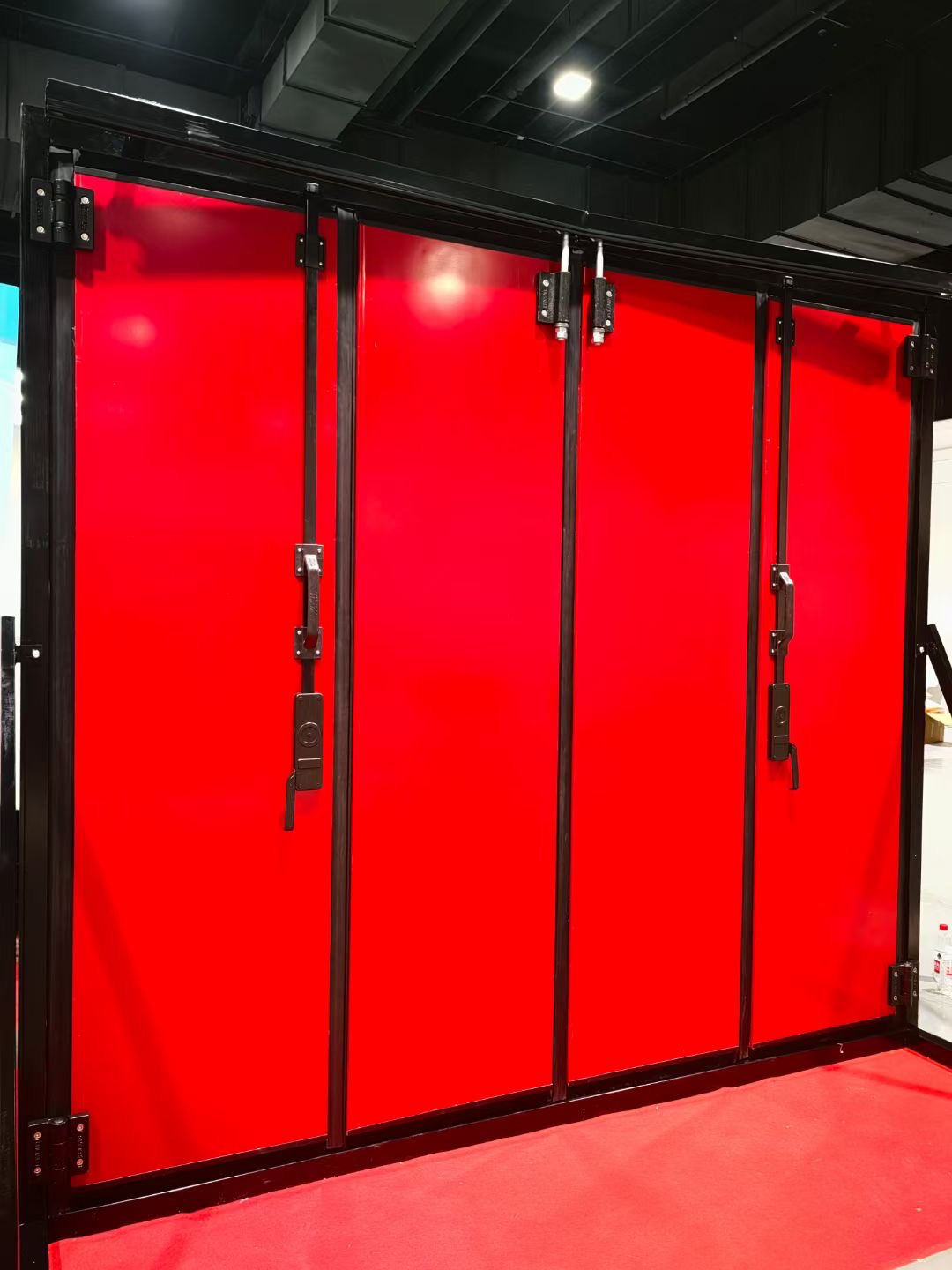 Wholesale Sale Vertical Folding Airplane Hangar Door Industrial Commercial Aluminum Insulated Accordion Folding Hangar Door