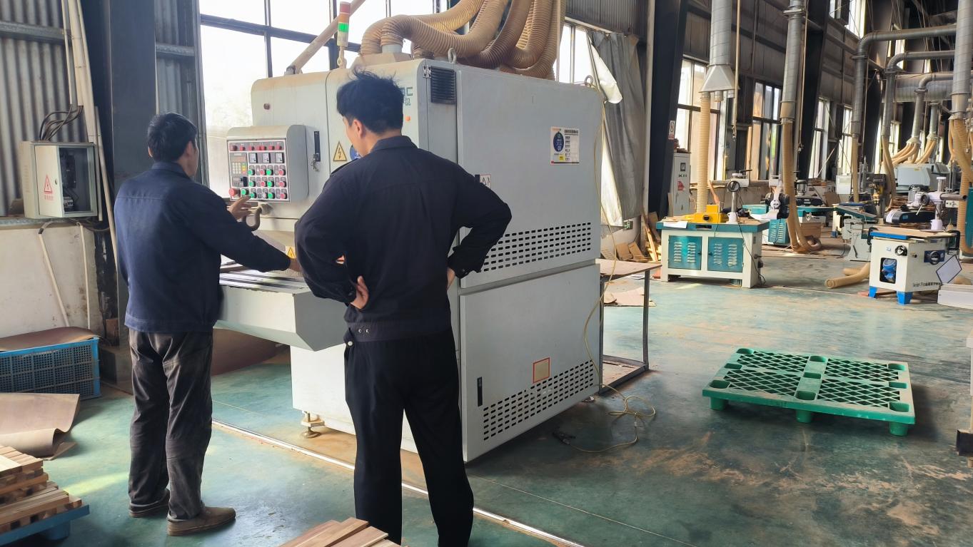 Precision grinding machine for smooth bamboo surface finishing