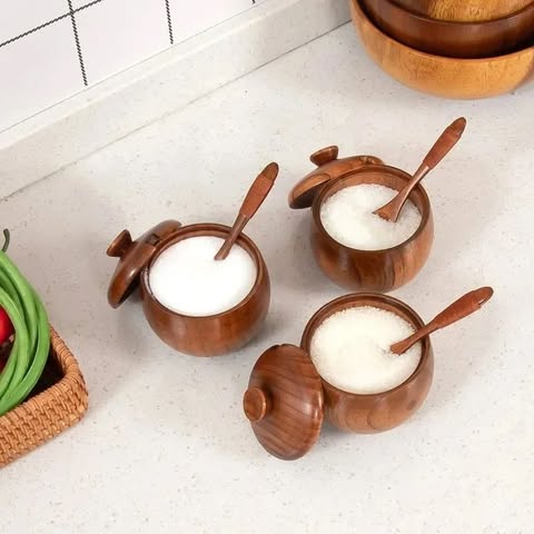 Natural House Bamboo Polished Luxury Seasoning Spice and Salt Box Cellar Salt Keeper with Removable Lid for Party Use