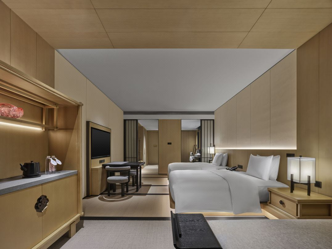 High Quality Solutions Custom Design and Solid Wood Manufacturing Hotel Bedroom Furniture