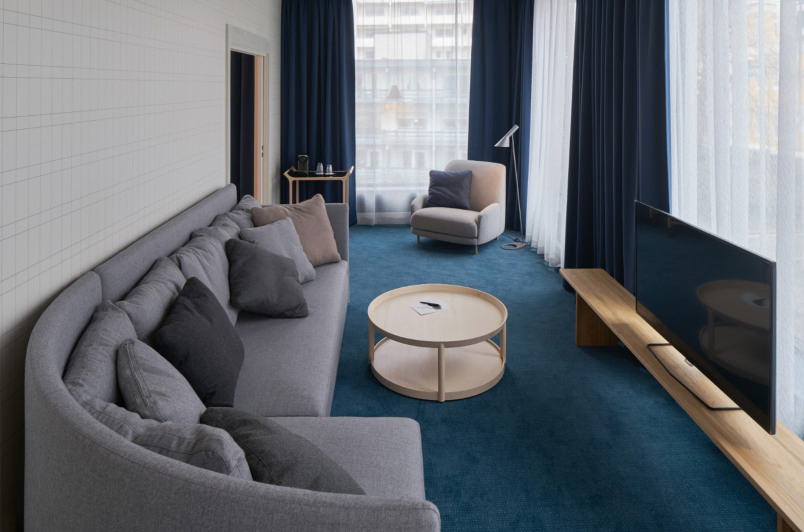 Contemporary Luxury Hotel &amp; Apartment Furniture Set Modern Wood Panel Smart Beds for Bedroom Usmodernewooddroom Collection