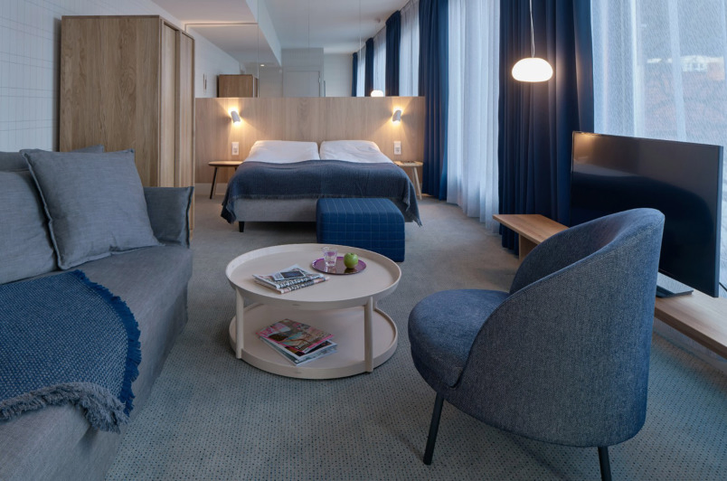 Contemporary Luxury Hotel &amp; Apartment Furniture Set Modern Wood Panel Smart Beds for Bedroom Usmodernewooddroom Collection