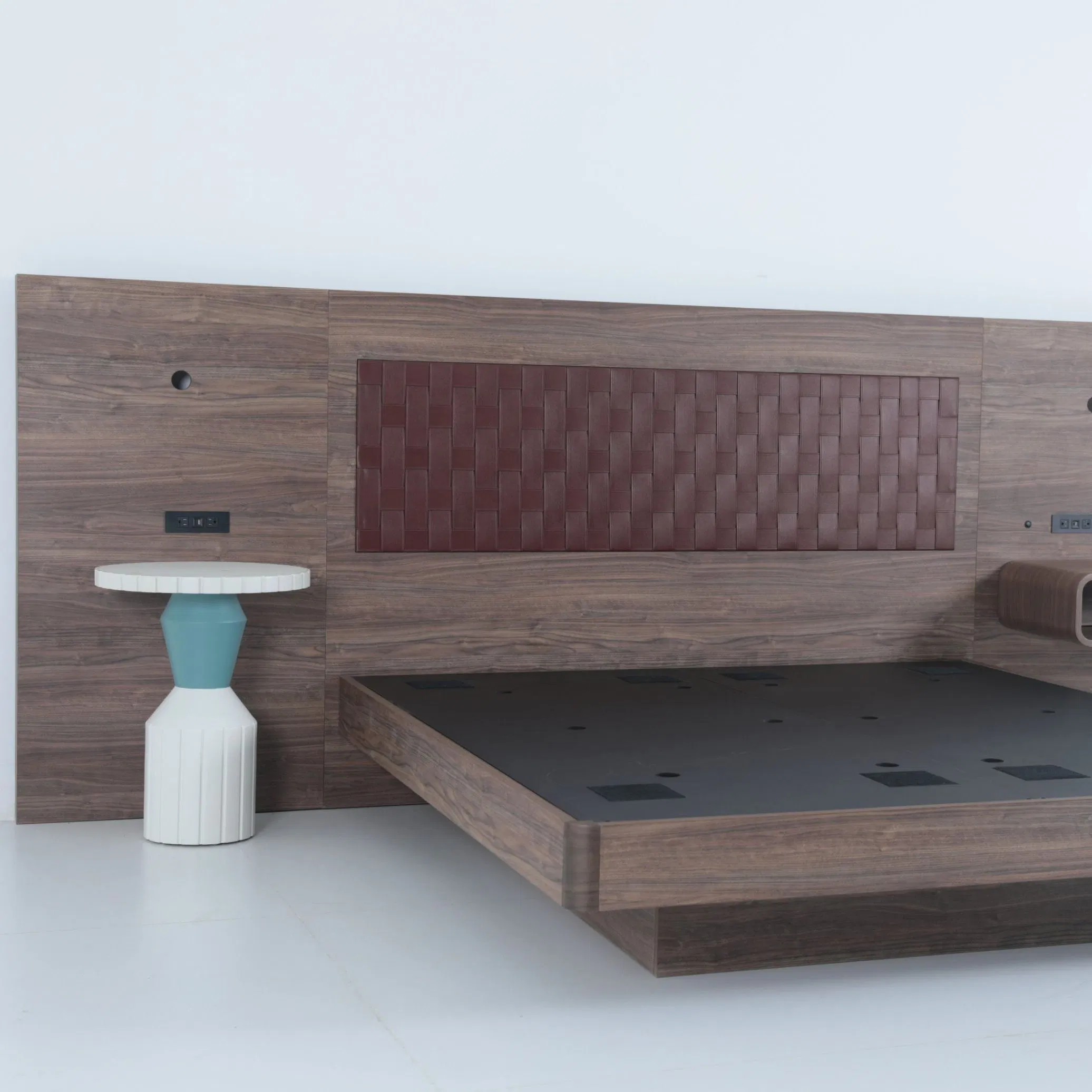 Luxury Customized Wood Veneer Hotel Bedroom Furniture for 5-Star Hotel &amp; Resort