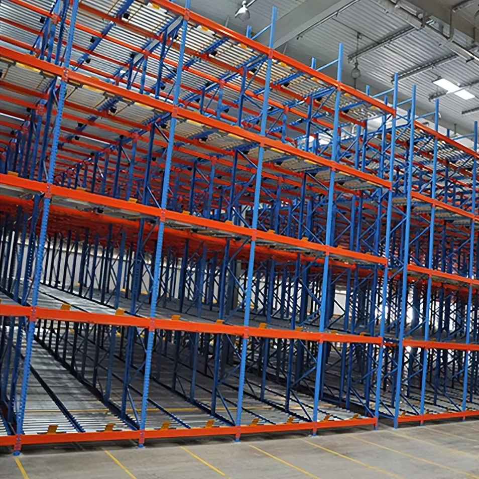 Estantería de flujo gravitacional ligera para almacenamiento y distribución de pequeñas cajas