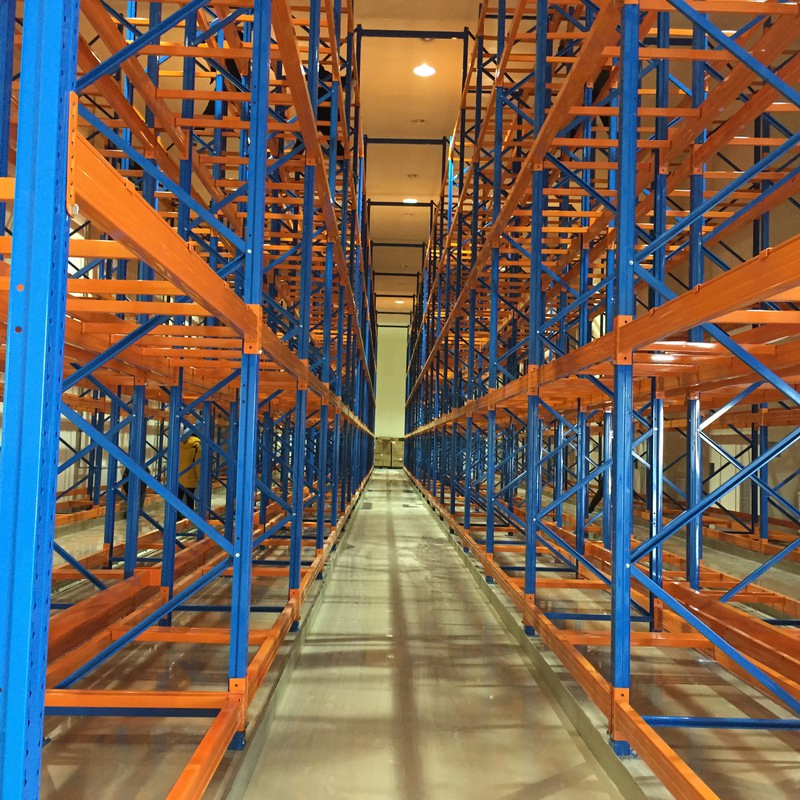 Carretilla de torre Vna de pasillo estrecho compatible con estantería de palets, estantería de acero de alta resistencia para almacén, estantería metálica