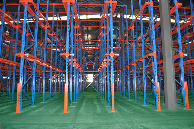 Acceso Directo a Estanterías de Palets en la Vía Industrial