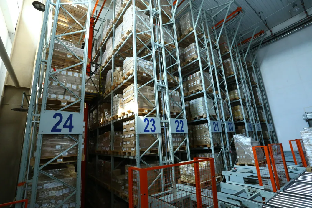Estante de paletas móviles con radio para almacén