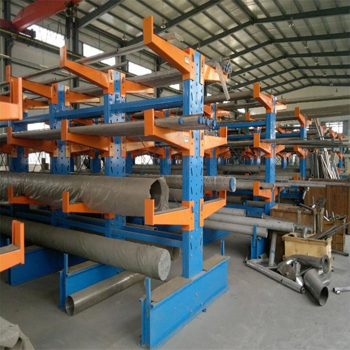 Estantería de almacén de doble cara con estante cantilever