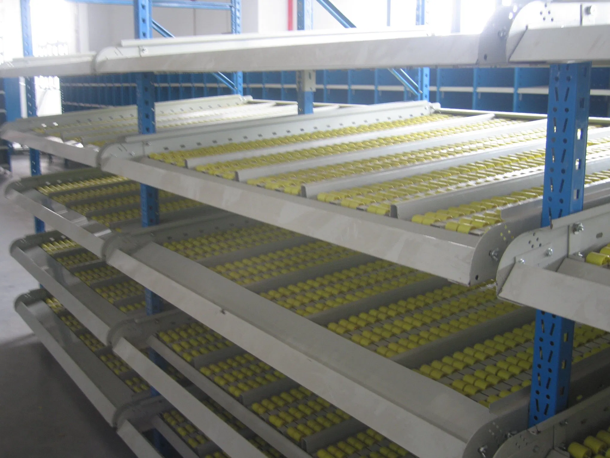 Estante de rodillos de gravedad para cajas de almacenamiento en almacén de mediana resistencia