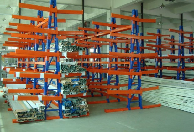 Estantería de almacén de doble cara con estante cantilever