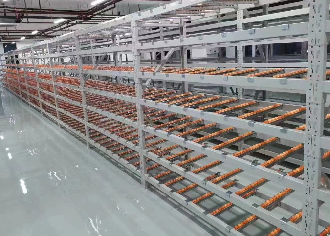 Utilización Vertical del Espacio Estanterías Rodantes para Almacenamiento en Almacenes de Gran Altura
