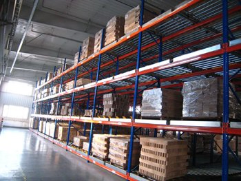 Estante de flujo de palets de acero para almacén en China, estantería de flujo en gravedad con sistema de transporte por rodillos
