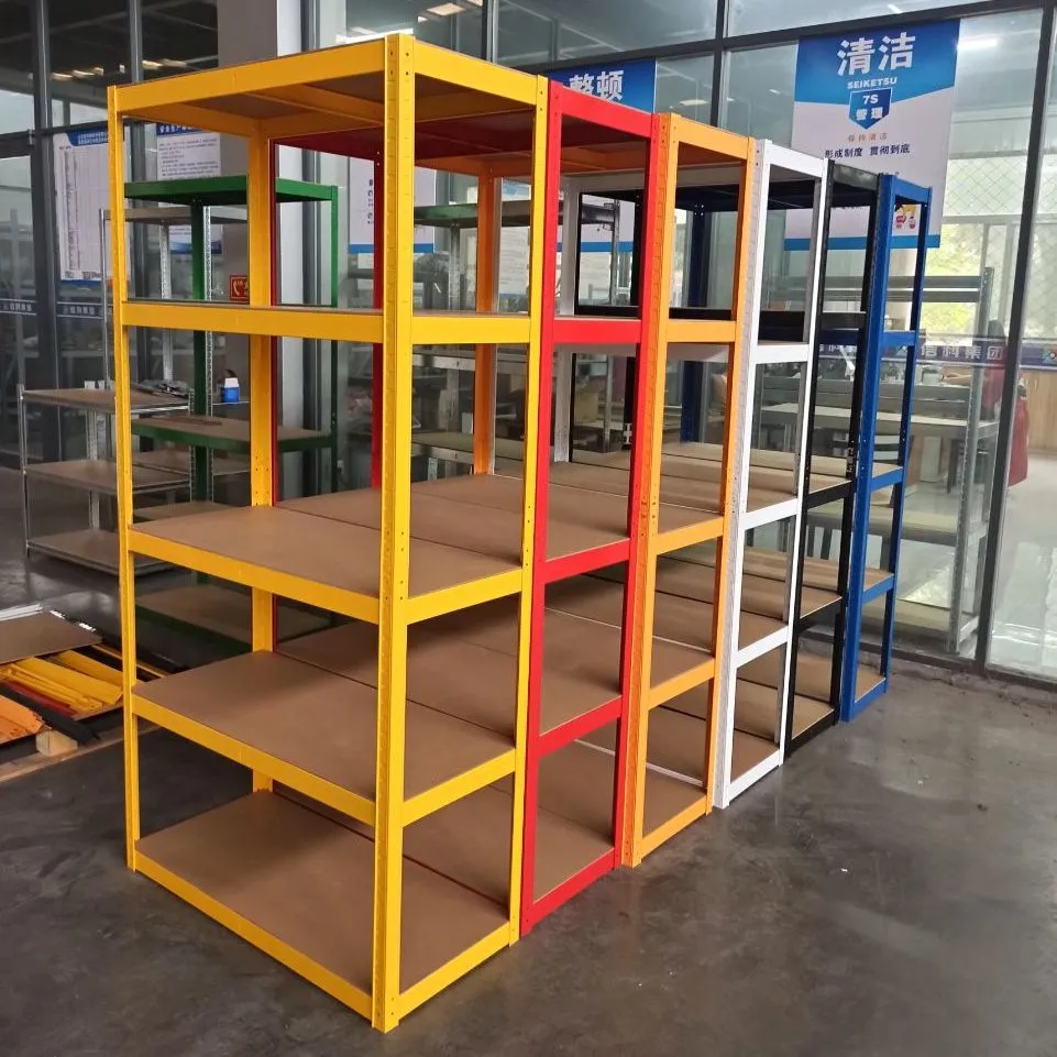 Detalle de estructura de almacenamiento para garaje y taller