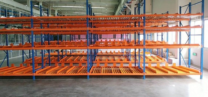 Estantería de rieles para almacén doméstico para la clasificación y almacenamiento de artículos de uso diario