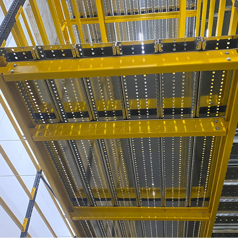 Sistema de piso mezzanine para almacenamiento en almacén