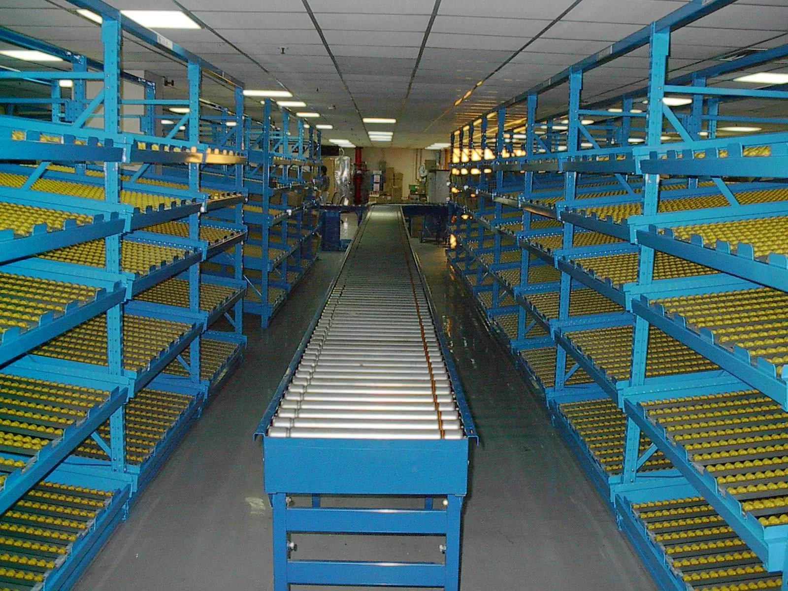 Estantes de acero versátiles para soluciones de organización óptimas