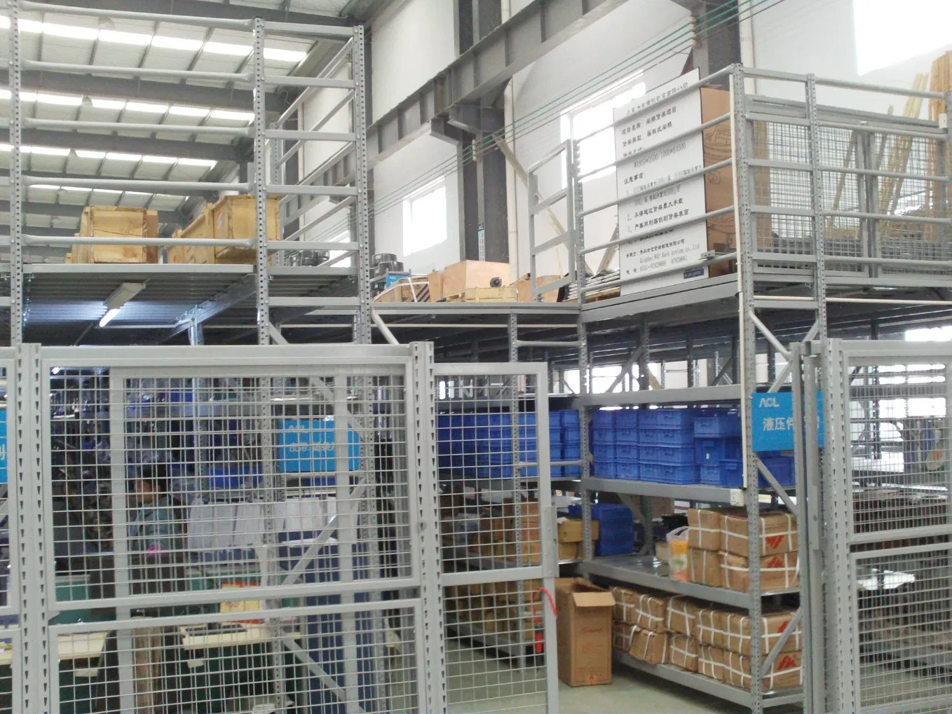 Sistema de estanterías de mezzanine de acero de almacenamiento industrial prefabricado 2-5 capas de alta resistencia