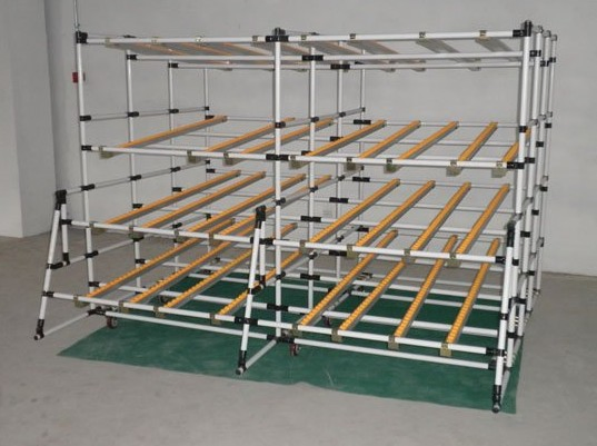 Estantería de flujo con rodillos de limpieza de grado alimenticio para productos terminados de aperitivos y bebidas