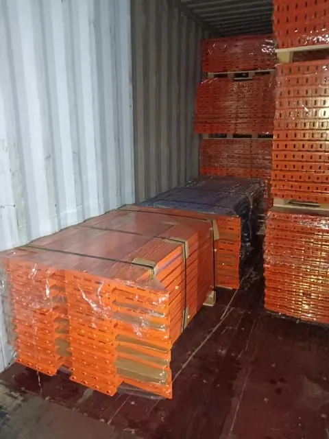 Carga y transporte de estanterías industriales