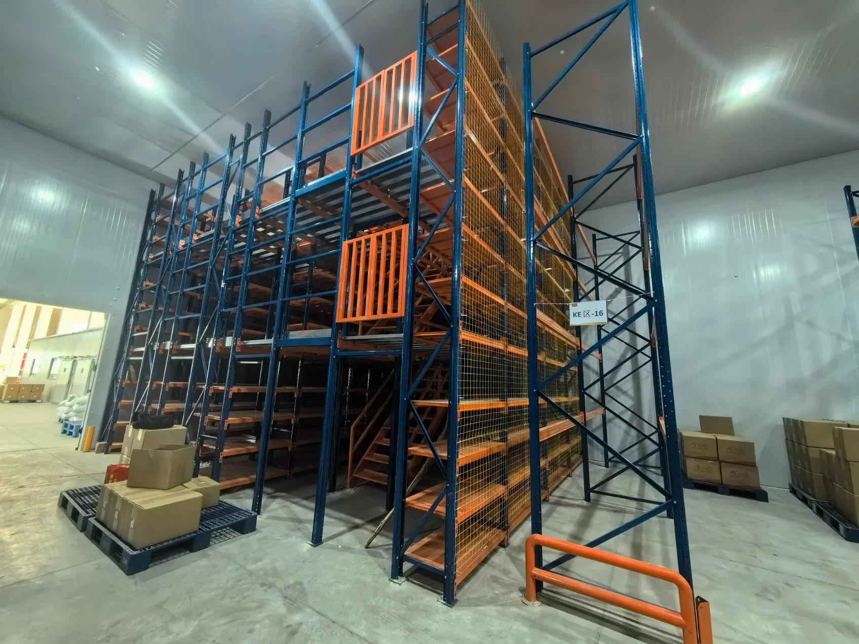 Sistema de estanterías de mezzanine de acero de almacenamiento industrial prefabricado 2-5 capas de alta resistencia