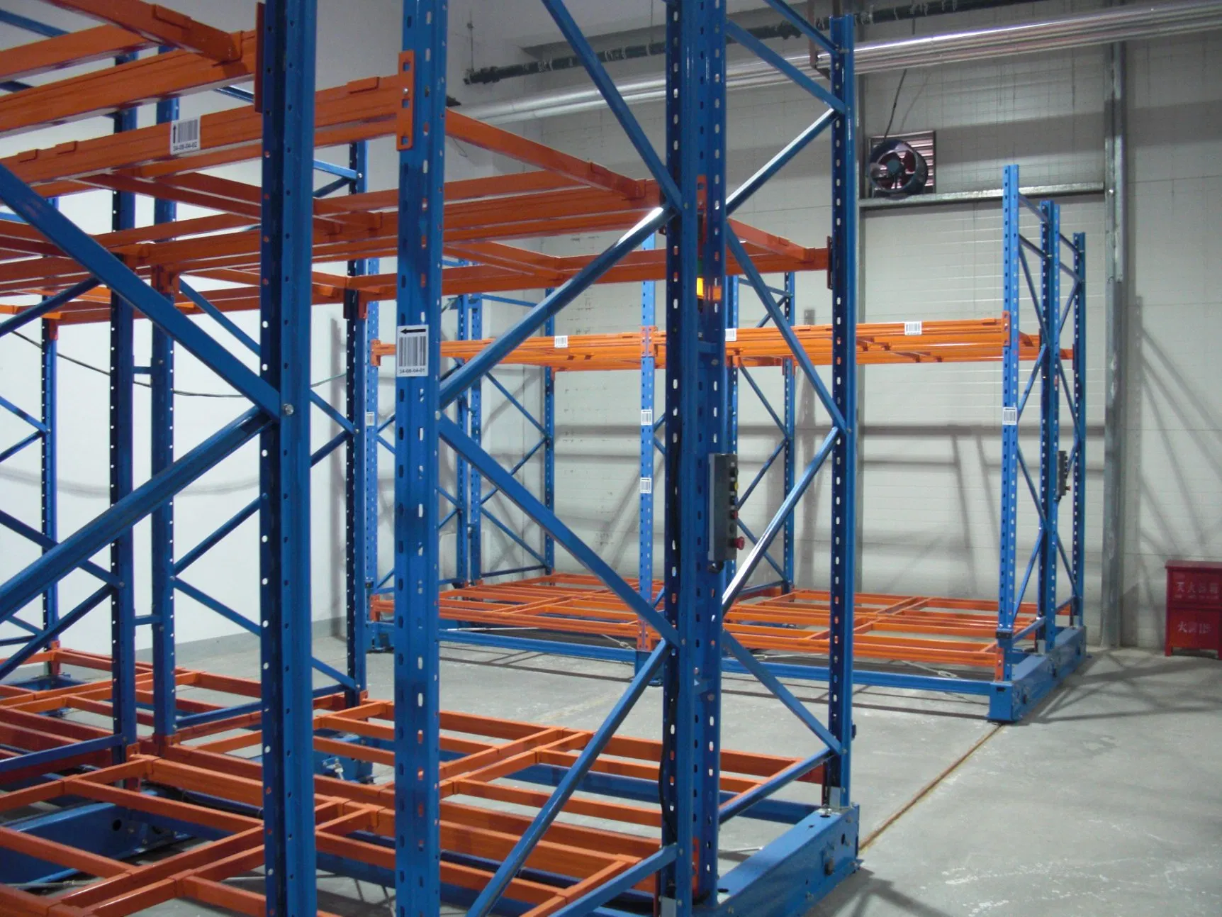 Fabricación de estanterías móviles de alta densidad