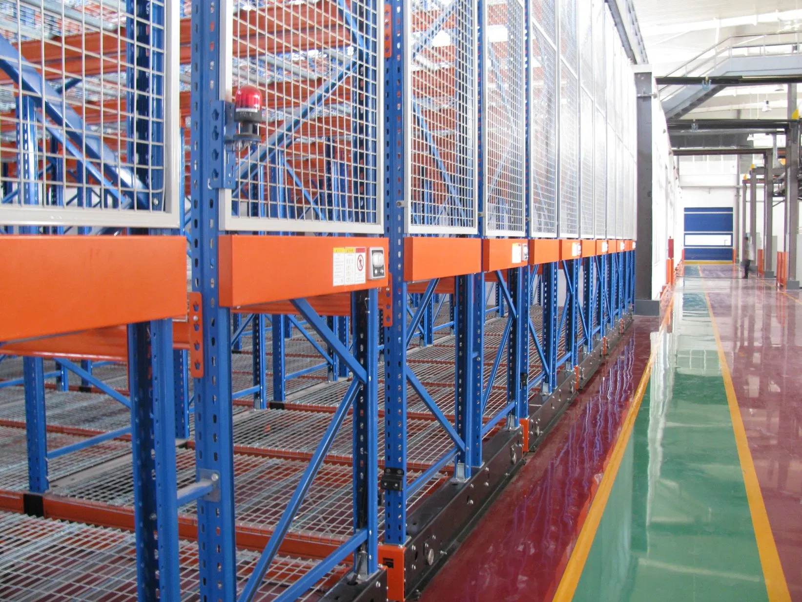 Fabricación de estanterías móviles de alta densidad