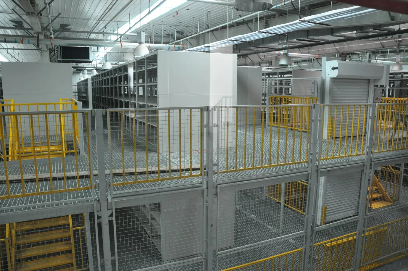Estante de plataforma loft de acero de alta resistencia para almacenamiento en almacén, estantería de ático, sistema de estantes de piso de entrepiso