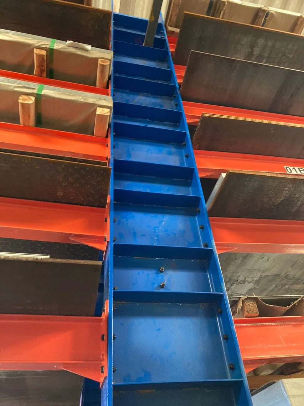 Protección contra la corrosión estantes de acero galvanizado estantes cantilever de doble cara estantes de metal de carga pesada estantes de almacenamiento en almacén estante cantilever para almacenamiento de tuberías en almacén