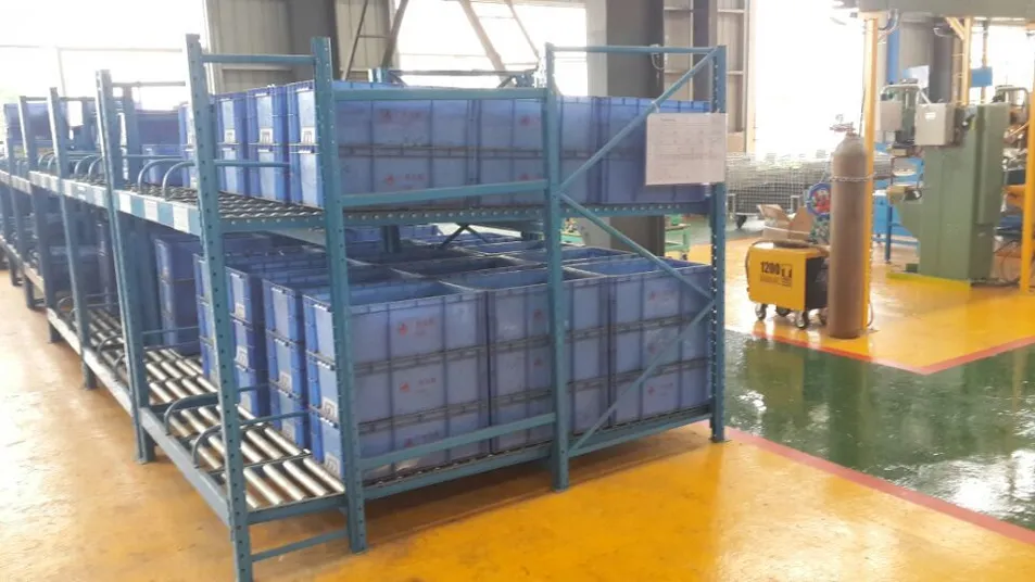 Conexión estructural de estanterías dinámicas